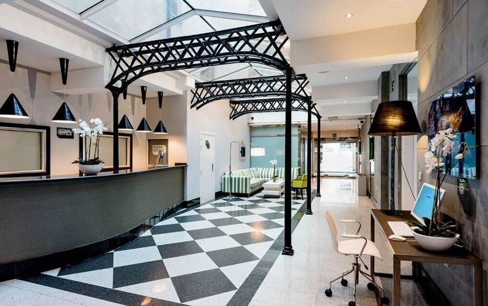 แผนกต้อนรับส่วนหน้า รูปภาพ