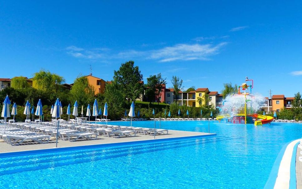 สระว่ายน้ำ รูปภาพ