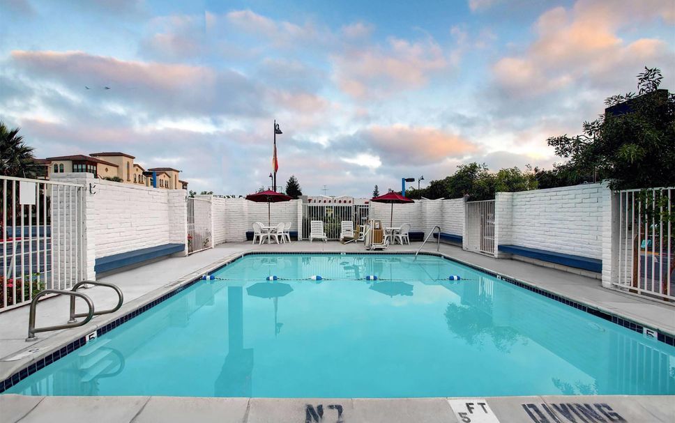 สระว่ายน้ำ รูปภาพ