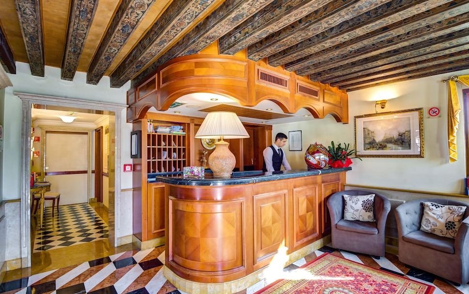 แผนกต้อนรับส่วนหน้า รูปภาพ