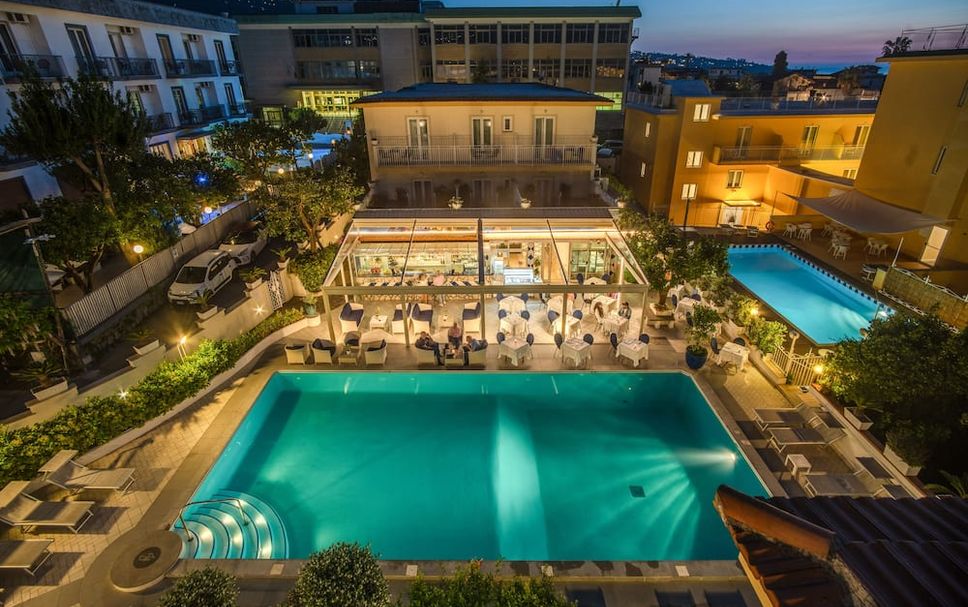 สระว่ายน้ำ รูปภาพ