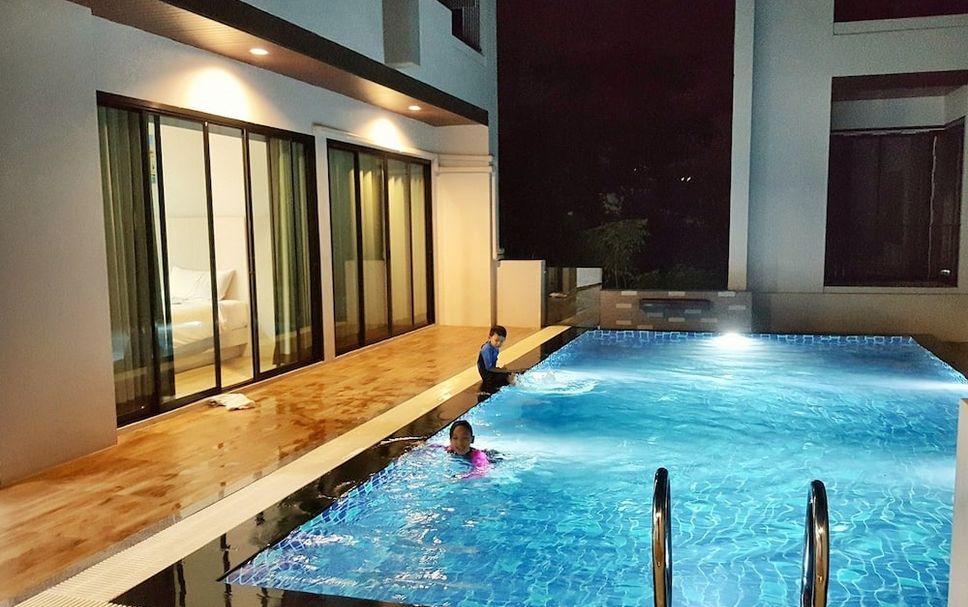 สระว่ายน้ำ รูปภาพ