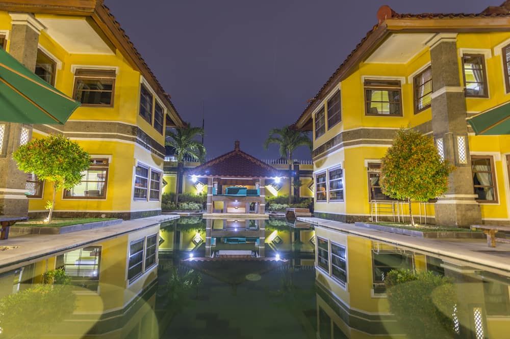 สระว่ายน้ำ