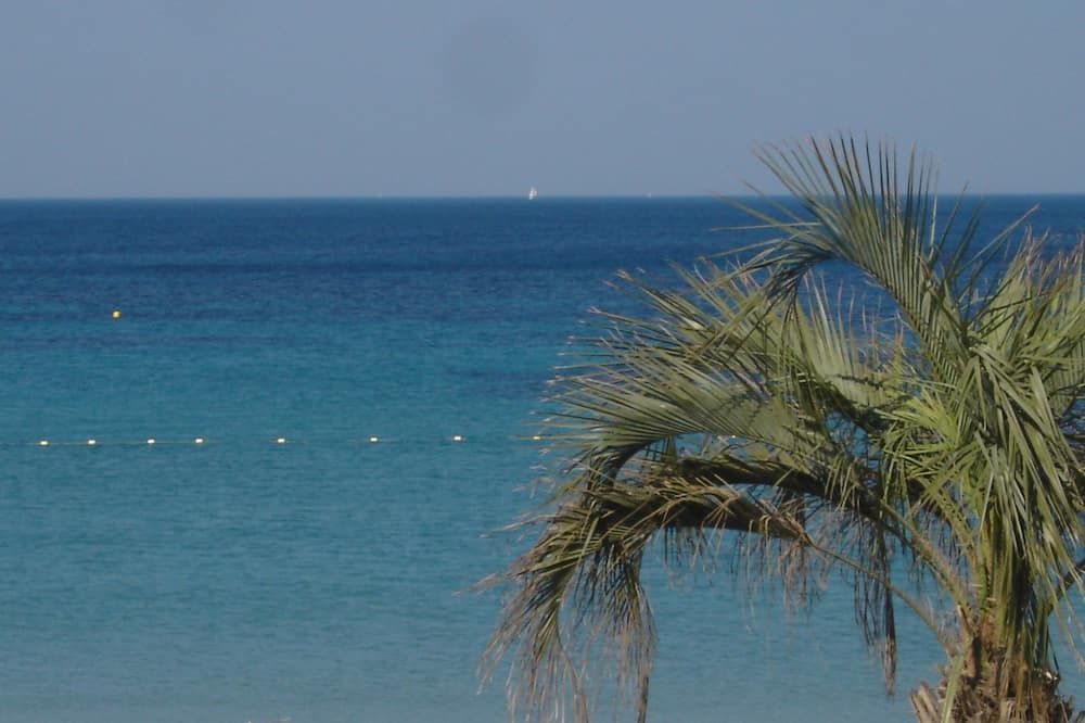 ชายหาด