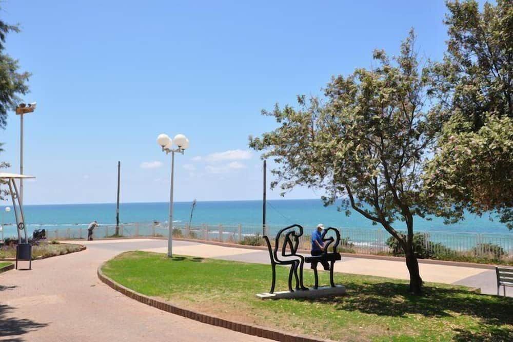 ชายหาด