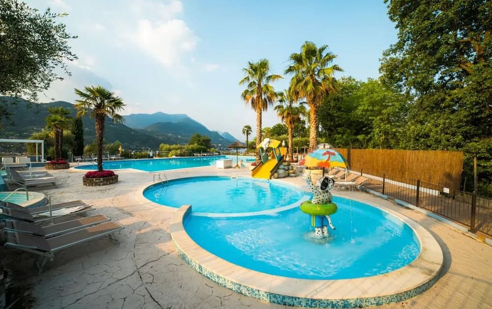 สระว่ายน้ำ รูปภาพ