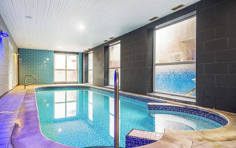 สระว่ายน้ำ รูปภาพ