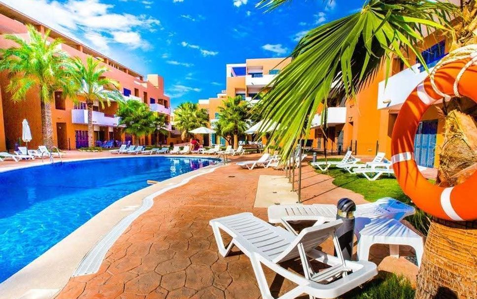 สระว่ายน้ำ รูปภาพ