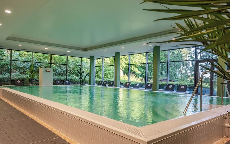 สระว่ายน้ำ รูปภาพ