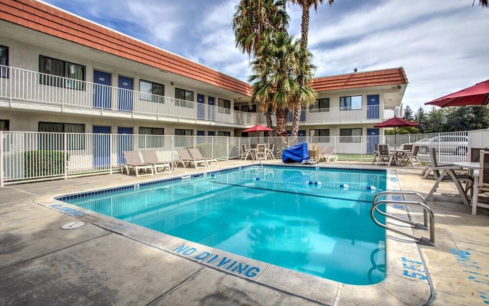 สระว่ายน้ำ รูปภาพ