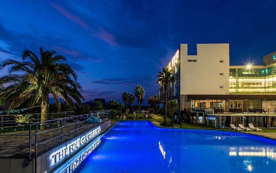 สระว่ายน้ำ รูปภาพ