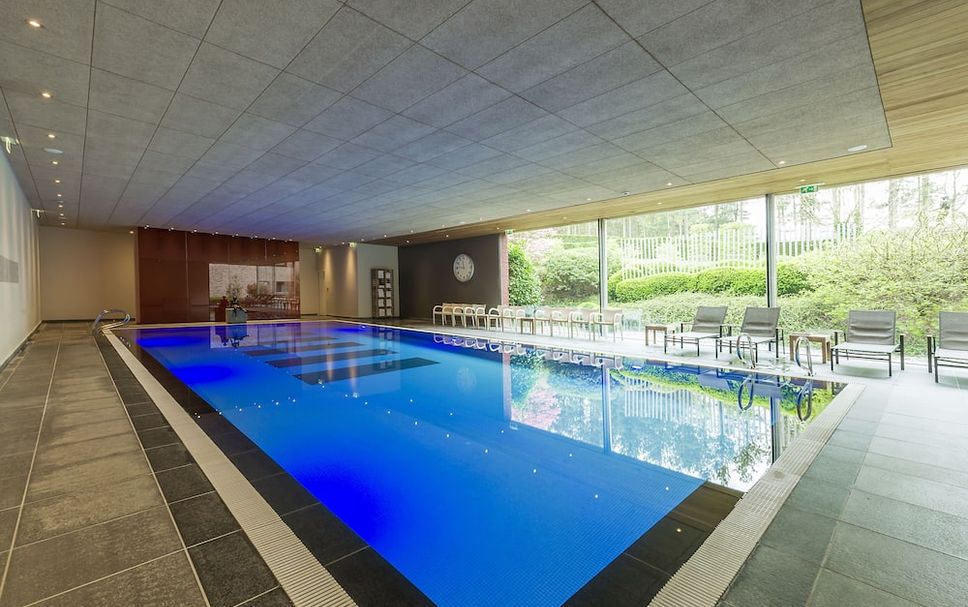 สระว่ายน้ำ รูปภาพ