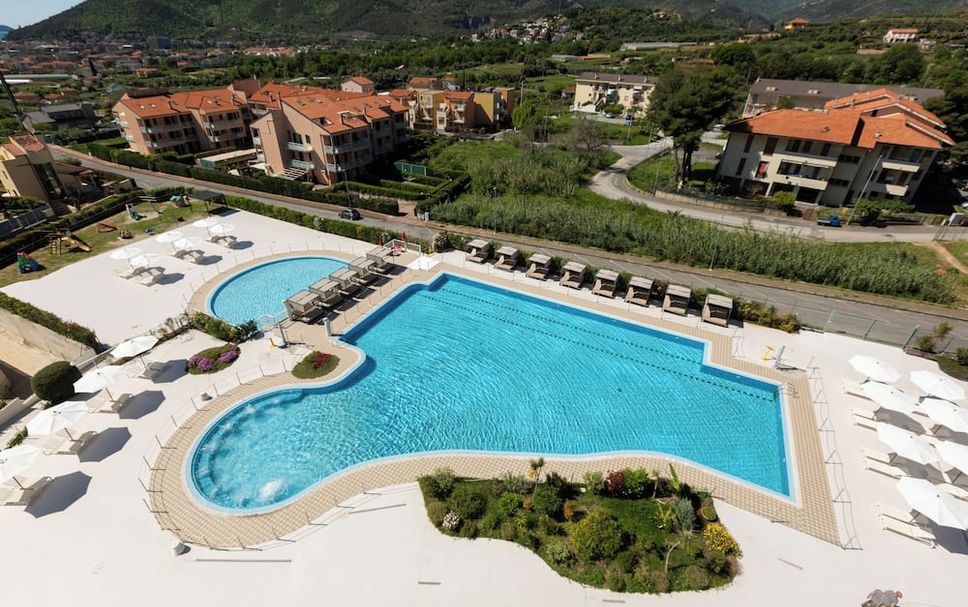 สระว่ายน้ำ รูปภาพ