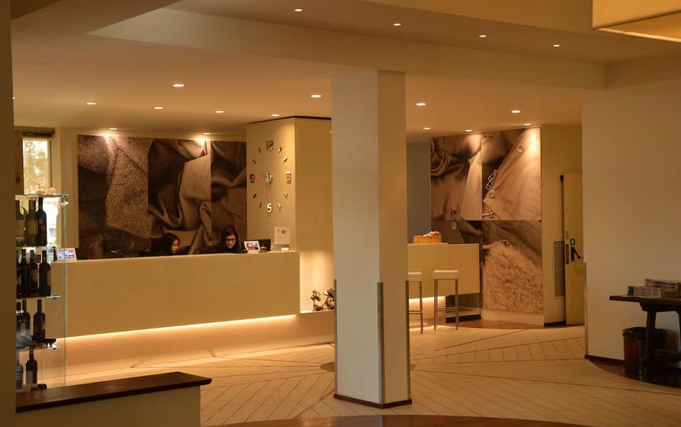 แผนกต้อนรับส่วนหน้า รูปภาพ