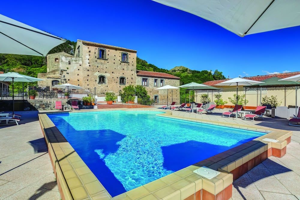 สระว่ายน้ำ