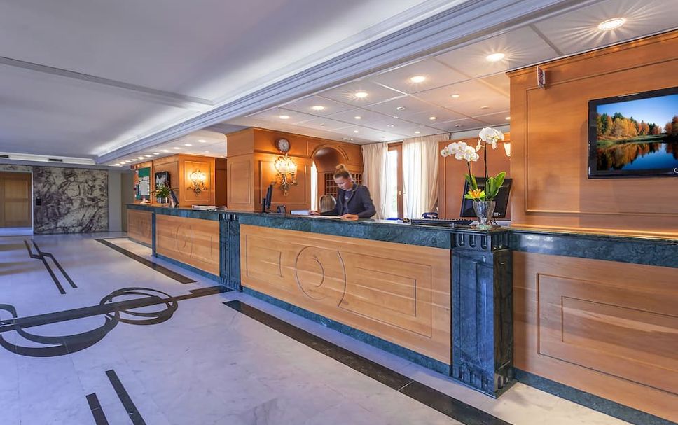 แผนกต้อนรับส่วนหน้า รูปภาพ