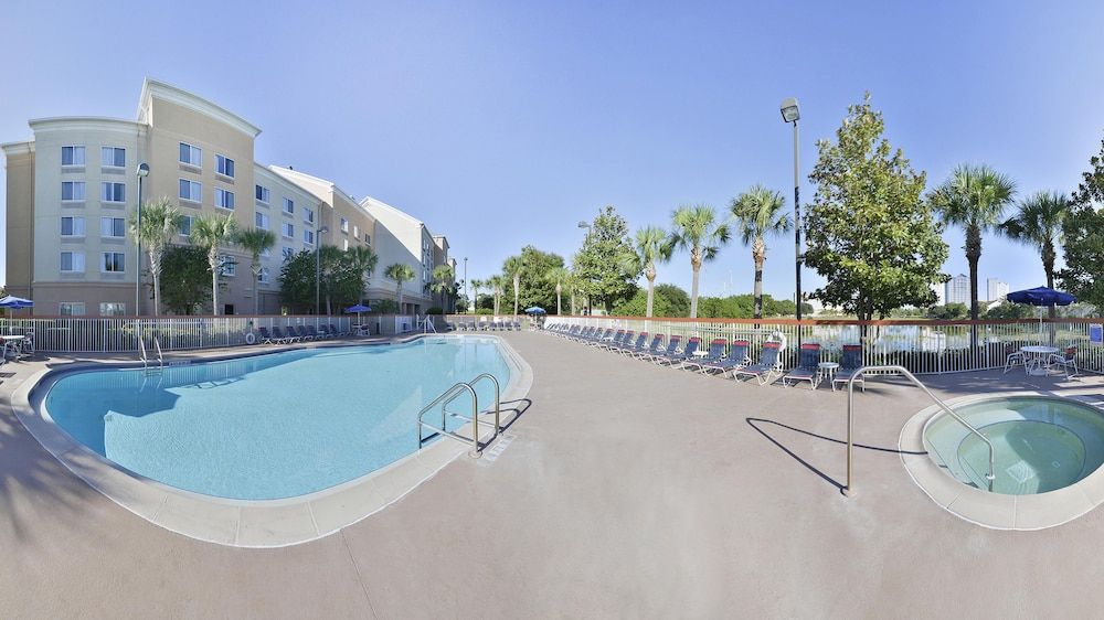 สระว่ายน้ำ