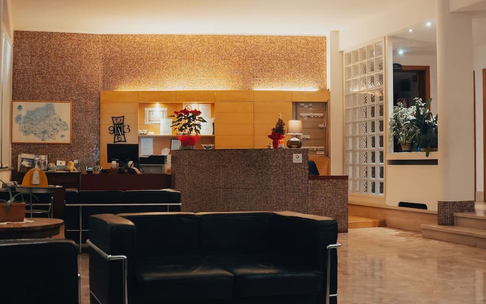 แผนกต้อนรับส่วนหน้า รูปภาพ