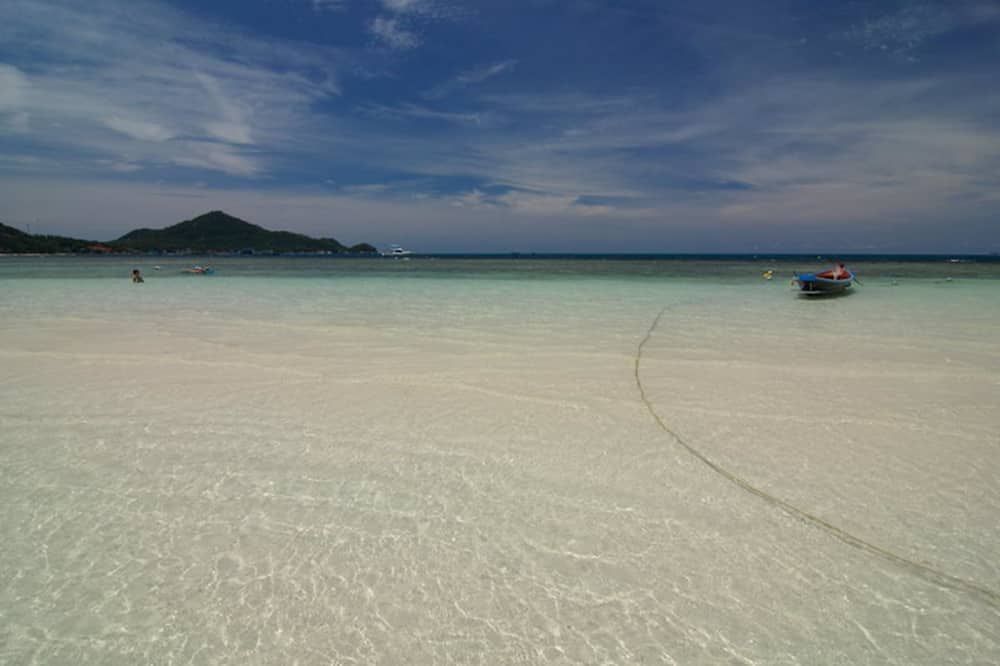 ชายหาด
