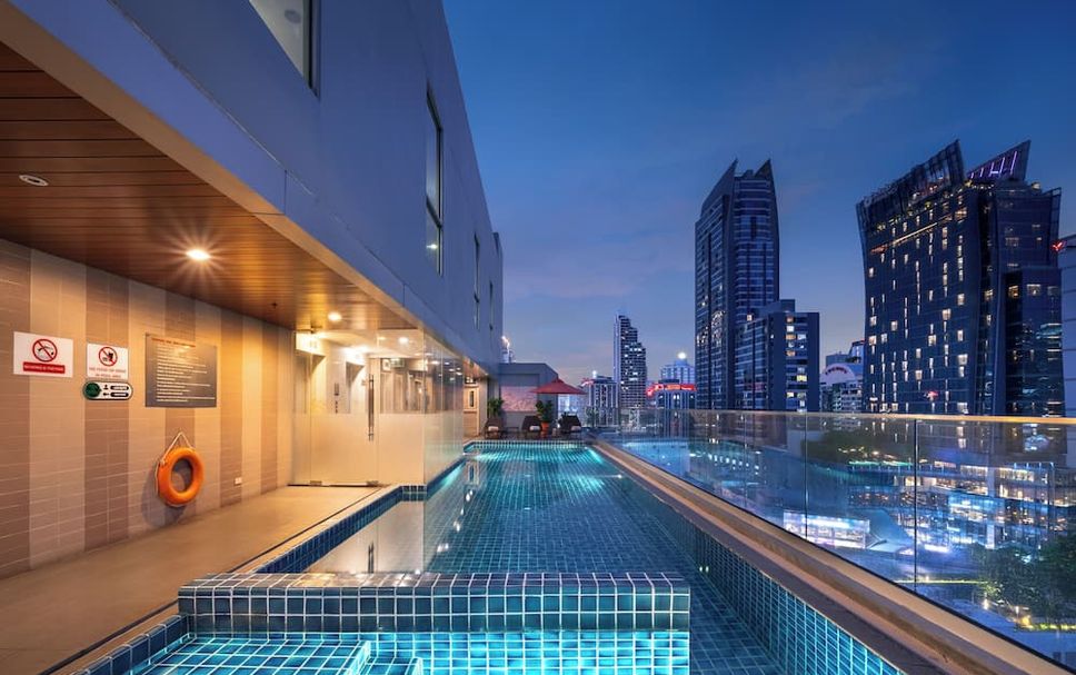 สระว่ายน้ำ รูปภาพ