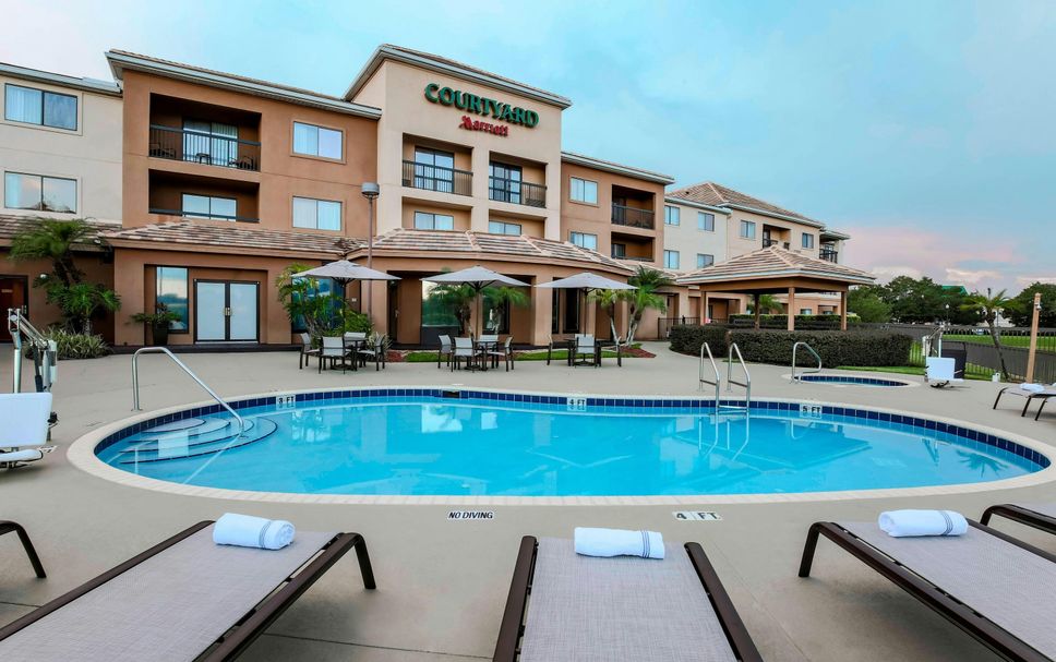 สระว่ายน้ำ รูปภาพ