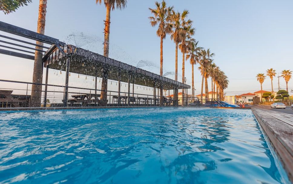 สระว่ายน้ำ รูปภาพ