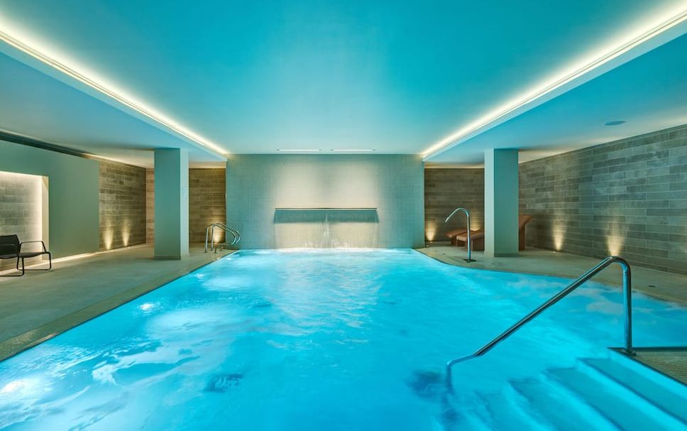 สระว่ายน้ำ รูปภาพ