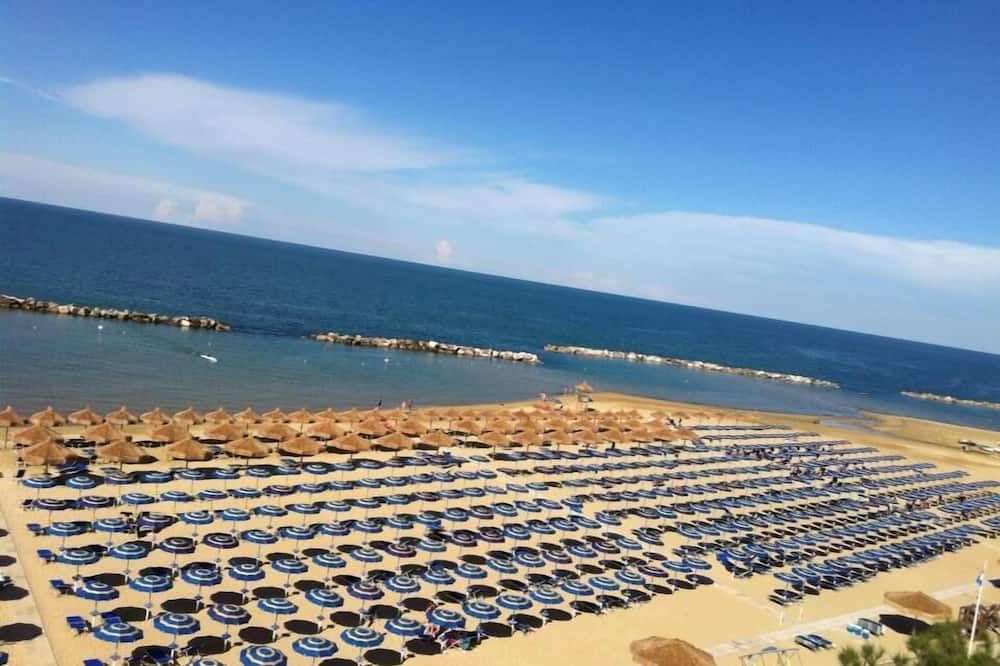 ชายหาด