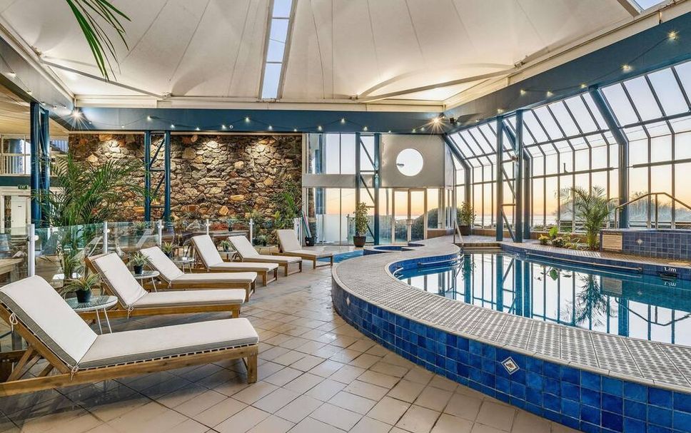 สระว่ายน้ำ รูปภาพ