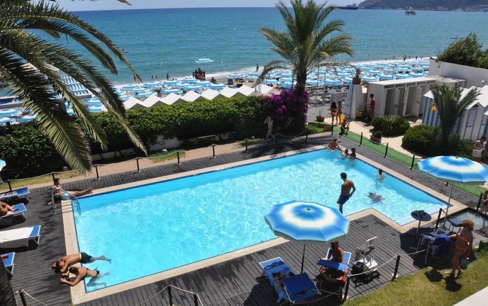 สระว่ายน้ำ รูปภาพ