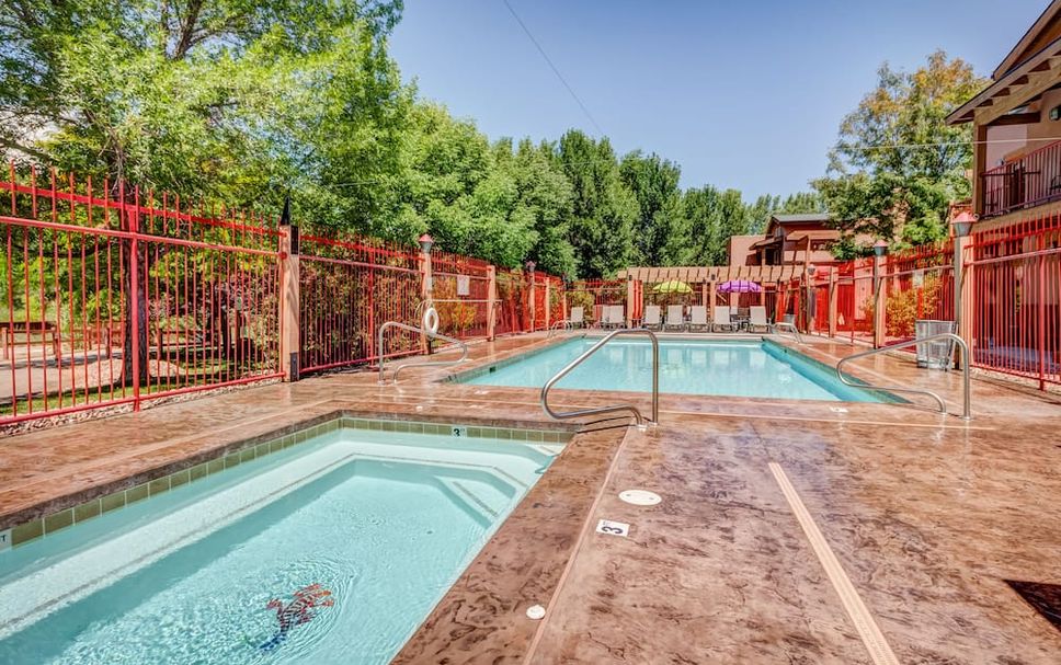 สระว่ายน้ำ รูปภาพ