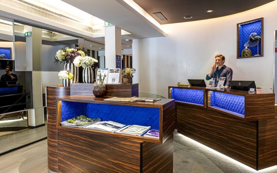 แผนกต้อนรับส่วนหน้า รูปภาพ