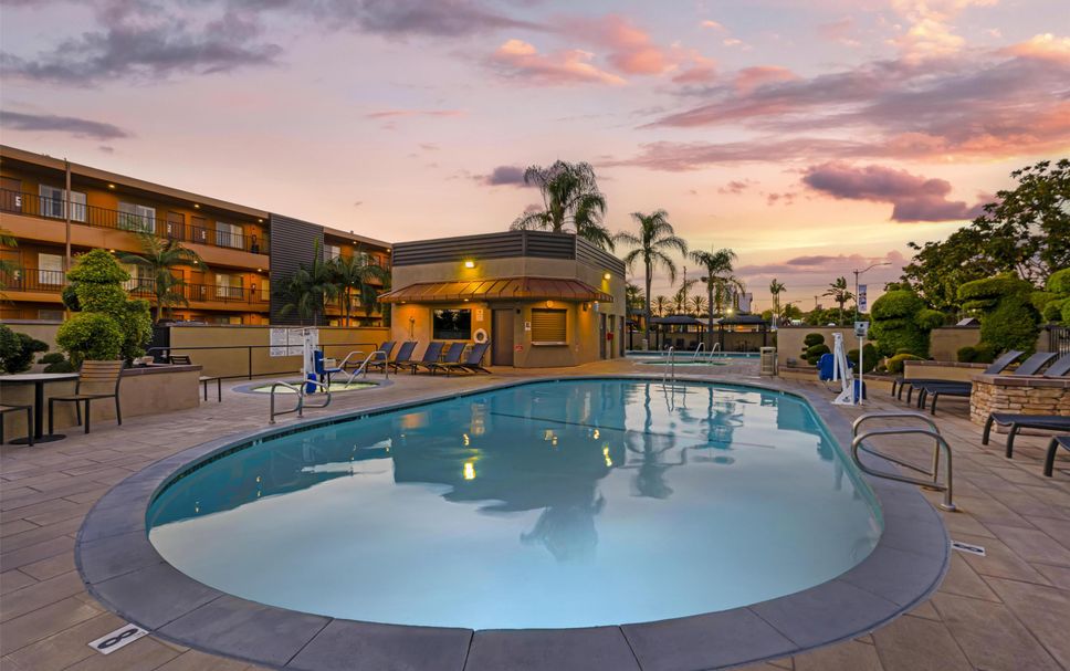 สระว่ายน้ำ รูปภาพ