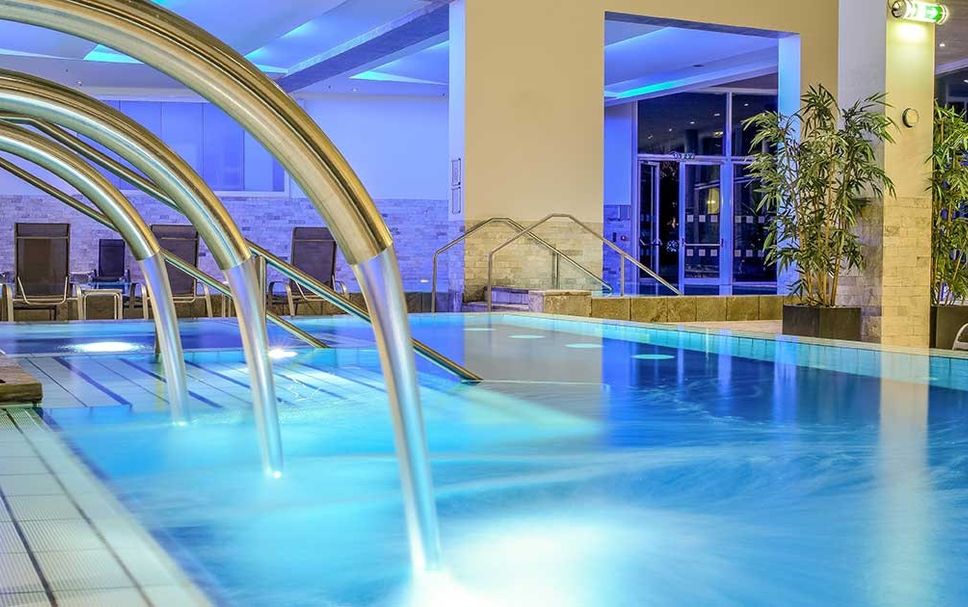 สระว่ายน้ำ รูปภาพ