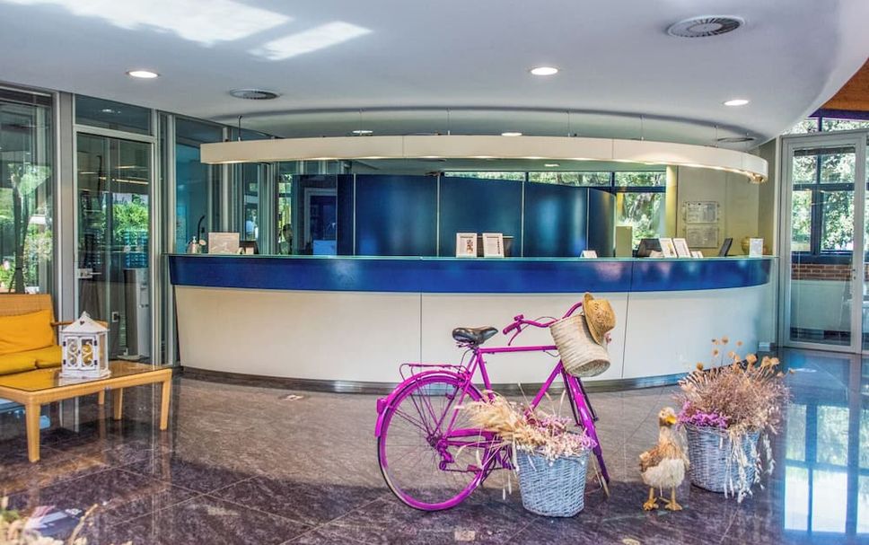 แผนกต้อนรับส่วนหน้า รูปภาพ