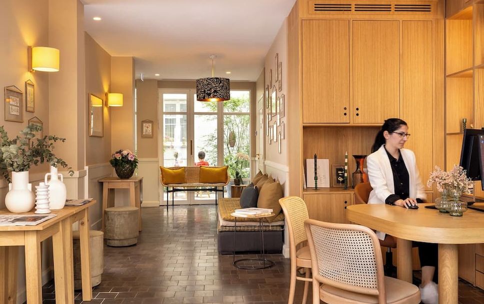 แผนกต้อนรับส่วนหน้า รูปภาพ