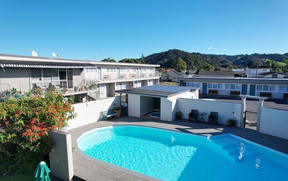 สระว่ายน้ำ รูปภาพ