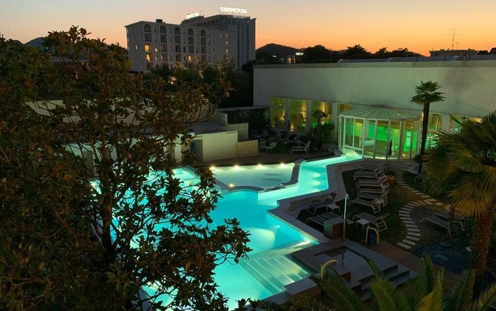 สระว่ายน้ำ รูปภาพ