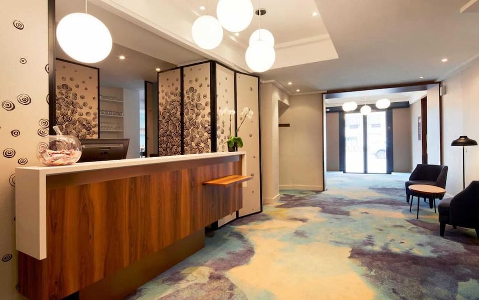 แผนกต้อนรับส่วนหน้า รูปภาพ