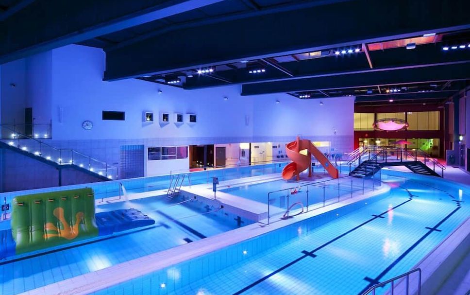 สระว่ายน้ำ รูปภาพ