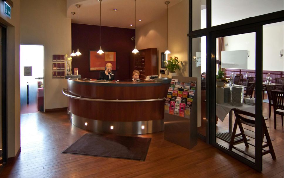 แผนกต้อนรับส่วนหน้า รูปภาพ