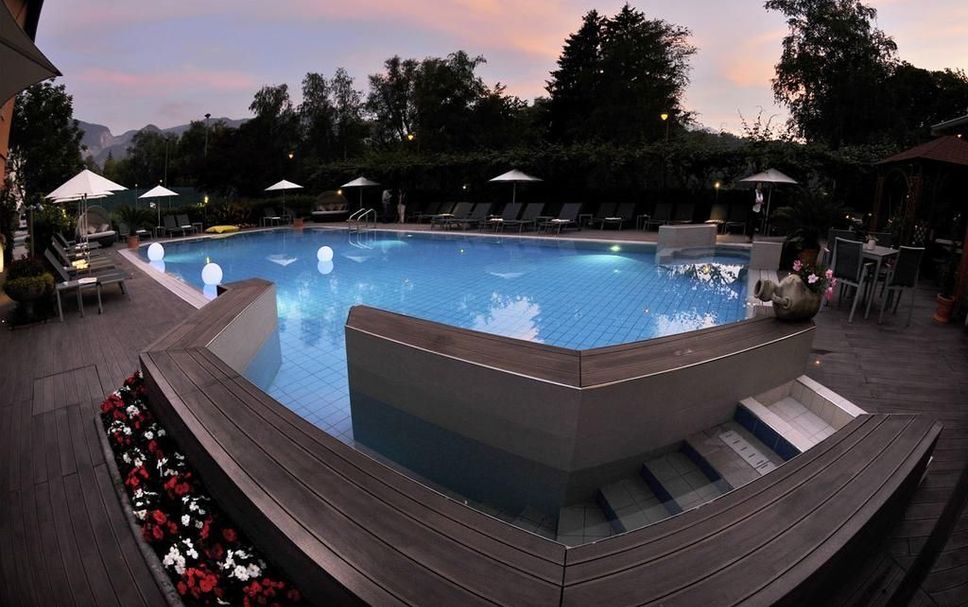 สระว่ายน้ำ รูปภาพ