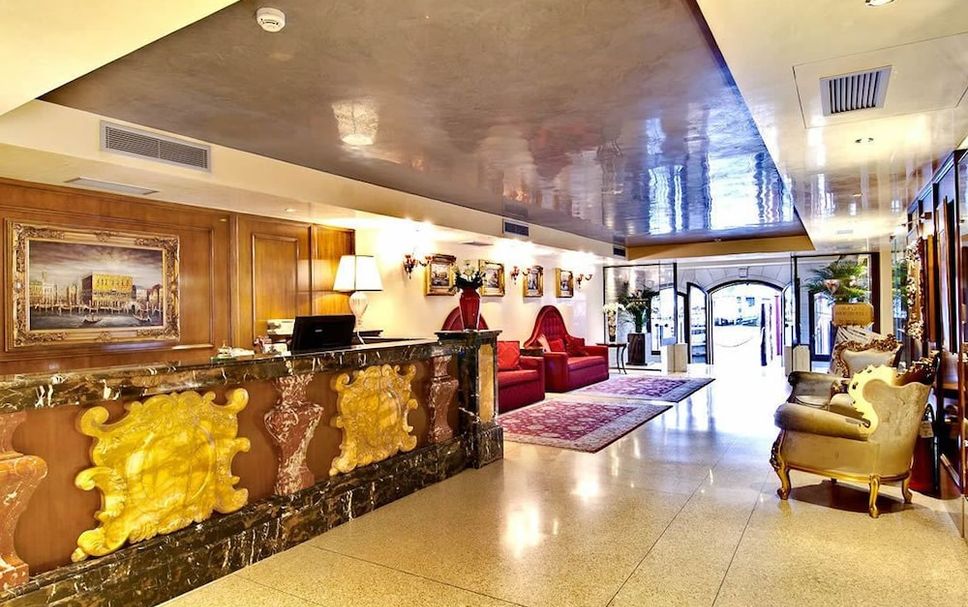 แผนกต้อนรับส่วนหน้า รูปภาพ