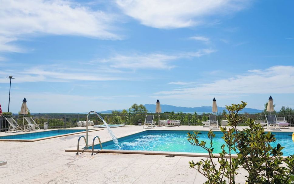 สระว่ายน้ำ รูปภาพ