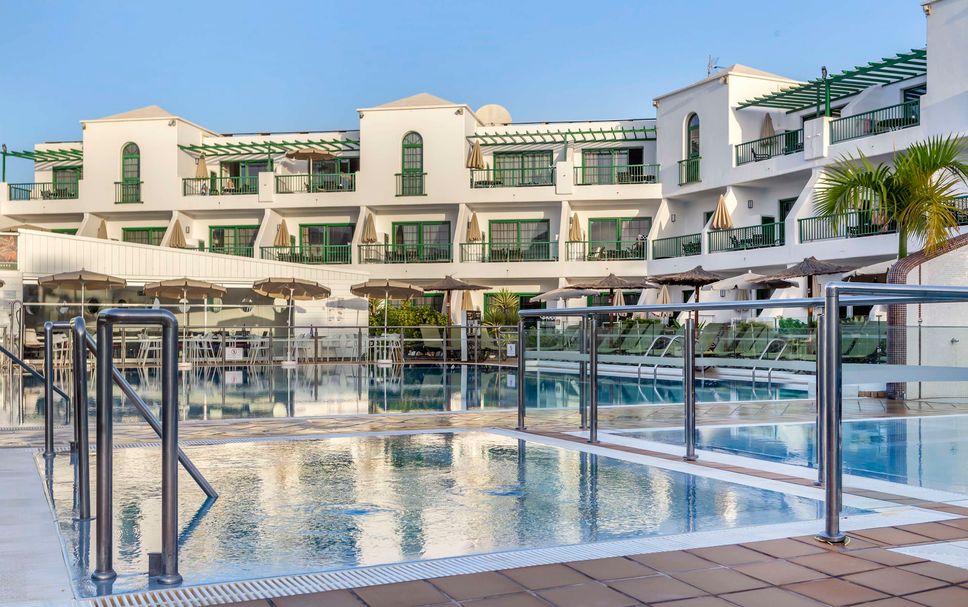 สระว่ายน้ำ รูปภาพ