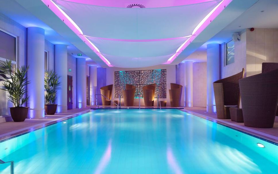 สระว่ายน้ำ รูปภาพ