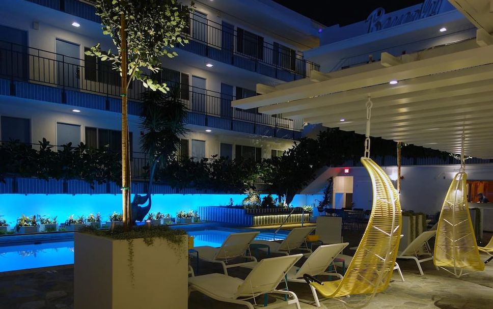 สระว่ายน้ำ รูปภาพ