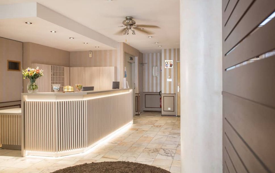 แผนกต้อนรับส่วนหน้า รูปภาพ