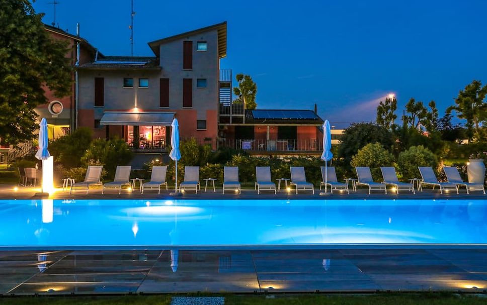 สระว่ายน้ำ รูปภาพ