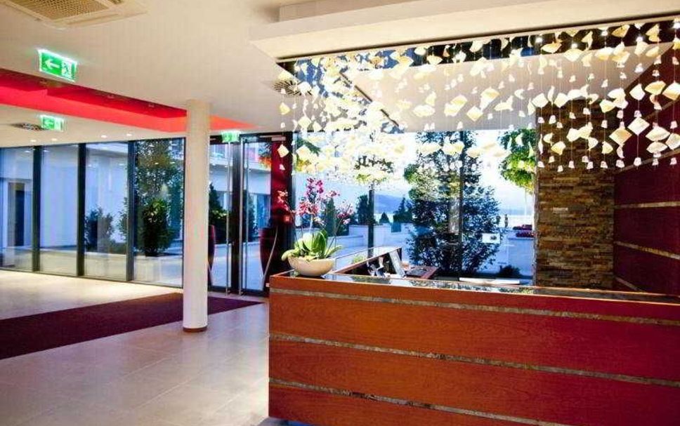 แผนกต้อนรับส่วนหน้า รูปภาพ